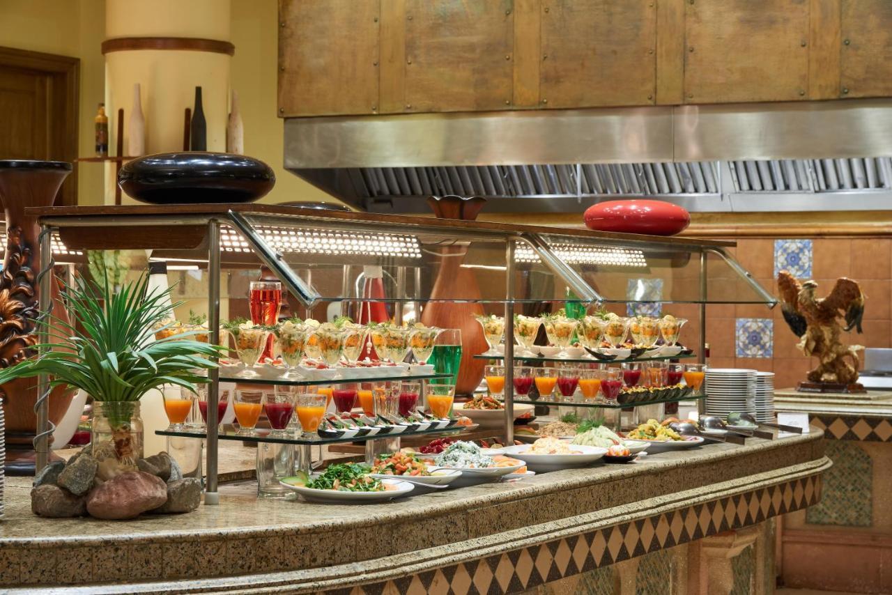 Mosaique Beach Resort Taba Heights Экстерьер фото A buffet at a hotel