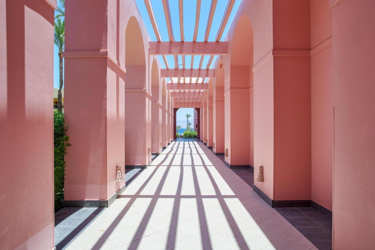Mosaique Beach Resort Taba Heights Экстерьер фото The resort's architecture