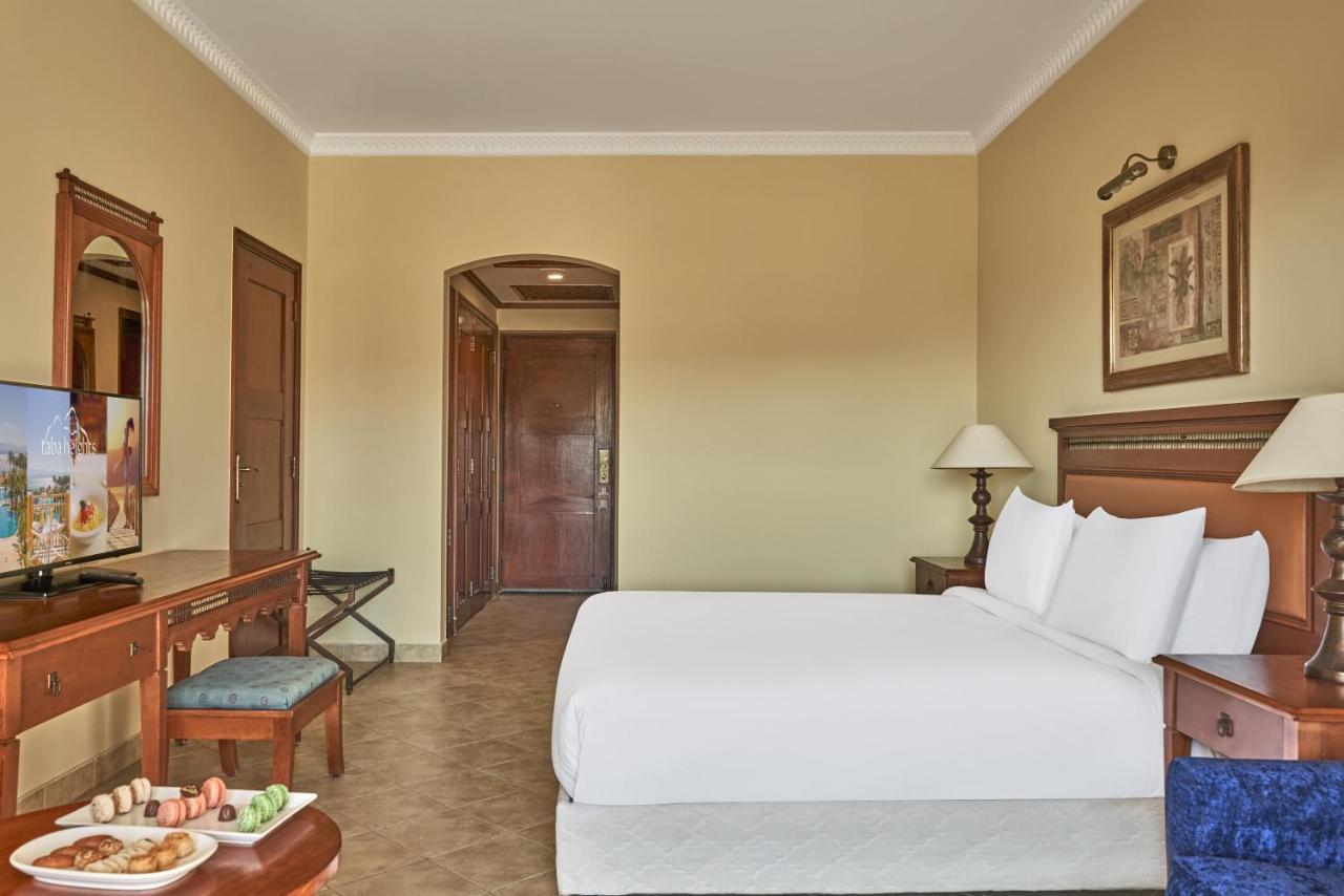 Mosaique Beach Resort Taba Heights Экстерьер фото A guest room at the Hilton Luxor